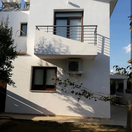 House In A Quiet Area *