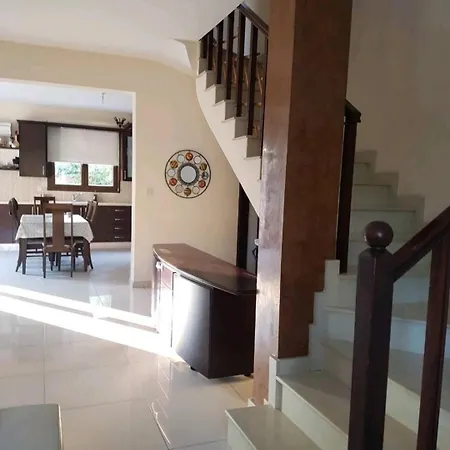 House In A Quiet Area 度假居 *